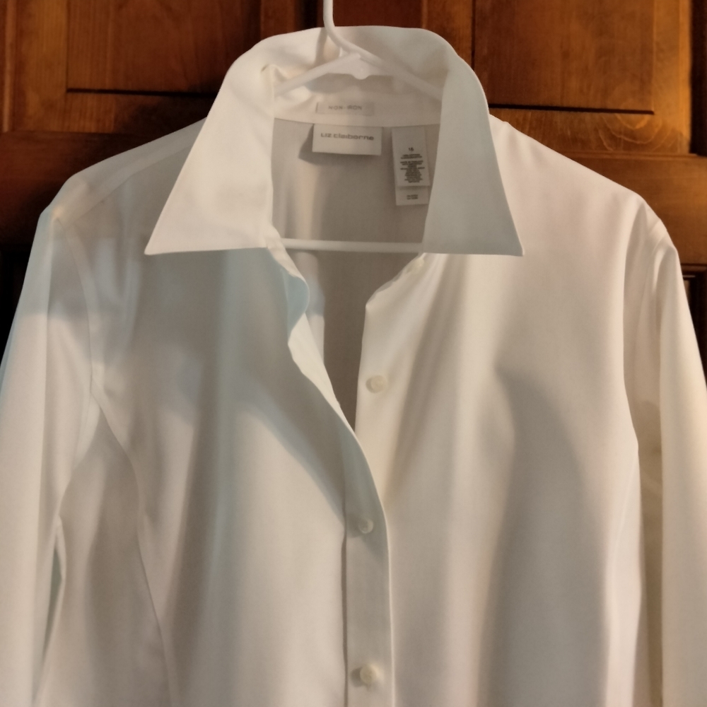 Classic Liz Claiborne women's white shirt button shirt